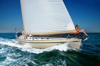 MYTHOS II Under Sail